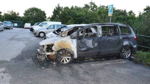 444292_002 676x452.jpg