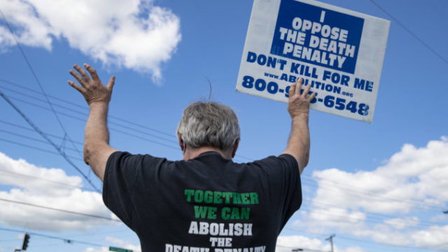 444329_federal_executions_10800 5f10e45df87347c0b11db959a9cc1534 676x450.jpg