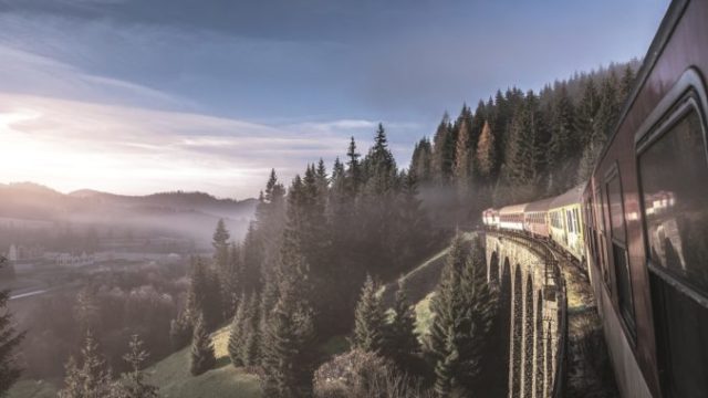 444548_bbsk upravil casy primestskych autobusovych liniek v nadvaznosti na sezonne vlaky zssk. 676x450.jpg