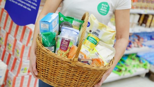 444806_tesco potravinova zbierka 676x451.jpg