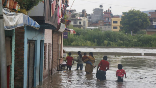 444818_nepal_monsoon_flooding_90320 b0570b4c12224b749ef83b8345165a2f 676x451.jpg
