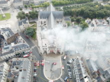 445022_france_cathedral_fire_70491 4a721e8ff91c4e80bab10871a2e335cf 676x507.jpg