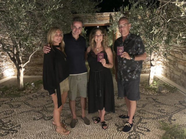445109_greece_tom_hanks_passport_38286 4dd8a4edb4f141fb8a2896df6b046f82 676x507.jpg