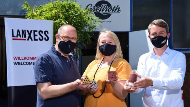 445263_lanxess_betonove vcelie hotely s farebnymi pigmetmi1 676x451.jpg