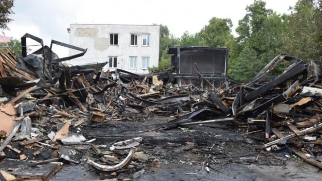 445584_003 676x458.jpg