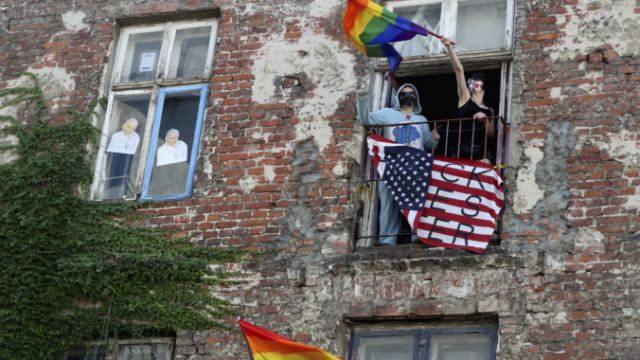445698_poland_lgbt_emigration_35812 b02fcc16d0f44dc489462c2fc1b55600 676x440.jpg