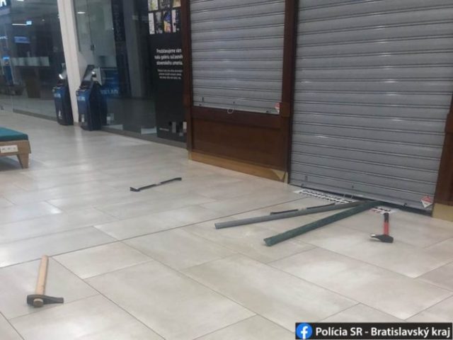 446749_118321255_998901600532370_8927595083815363894_n 676x507.jpg