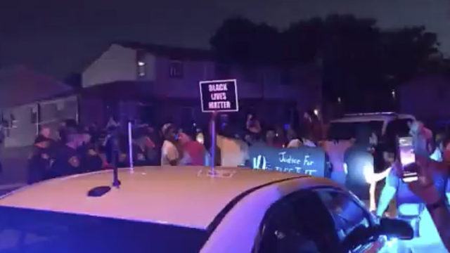 446792_us_police_shooting_wisconsin_02583 88d5662d18c048c5962933b2dbbf3926 676x388.jpg