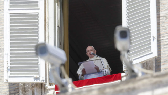 446946_vatican_pope_57066 5d04f9ef6bb2461fa1d3ca065462580a 676x451.jpg