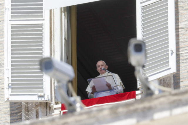 446946_vatican_pope_57066 5d04f9ef6bb2461fa1d3ca065462580a 676x451.jpg