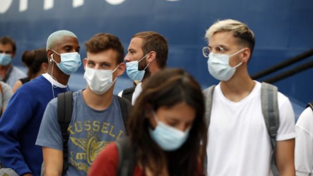 447028_virus_outbreak_greece_tourism_10999 6bef9690cf5d4652bc4105023fb4fdfe 676x451.jpg