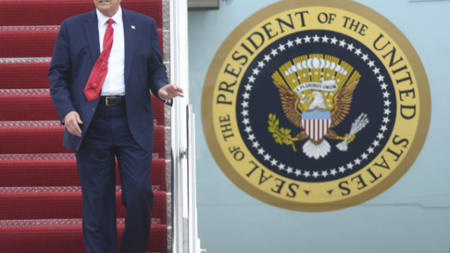 447423_trump_32910 e50240e9bdf046cdbeef379c7d1201a6 676x526.jpg