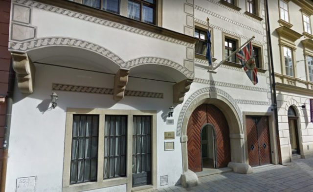 447452_velvyslanectvo velkej britanie a severneho irska 676x414.jpg