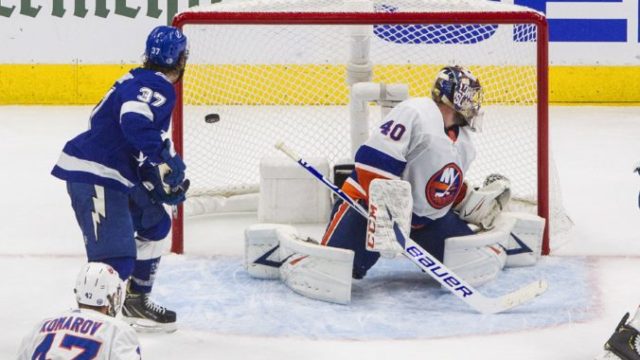 447823_yanni gourde semion varlamov tampa bay lightning new york islanders play off nhl 676x473.jpg