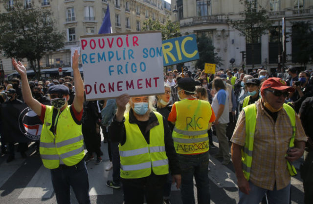 447945_france_protest_37089 63d2a6df98a64e1f88599df888ddf561 676x441.jpg