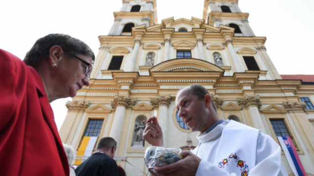 448071_12 3 676x472.jpg