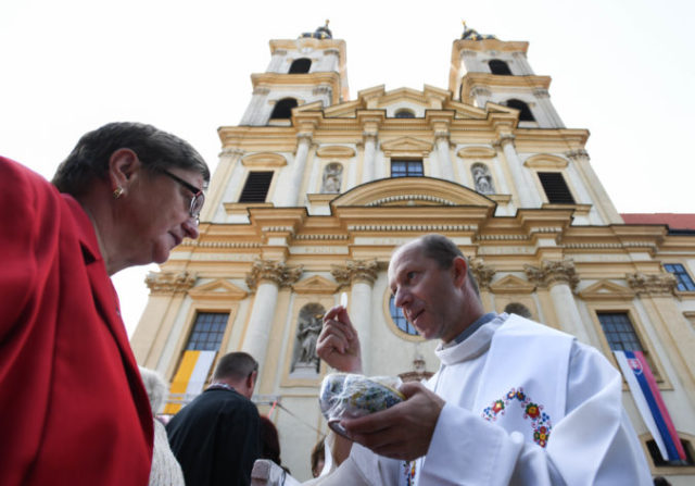 448071_12 3 676x472.jpg