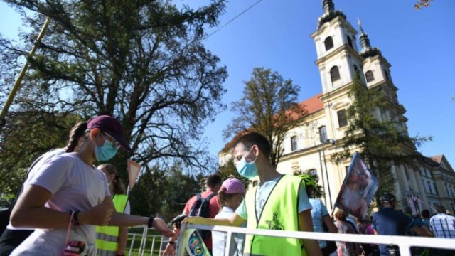 448101_01 min 676x477.jpg