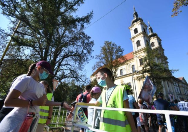 448101_01 min 676x477.jpg