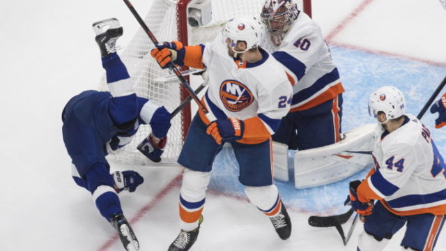 448124_islanders_lightning_hockey_79033 d76cdd9eae8949beb25ab819a661997a 676x463.jpg