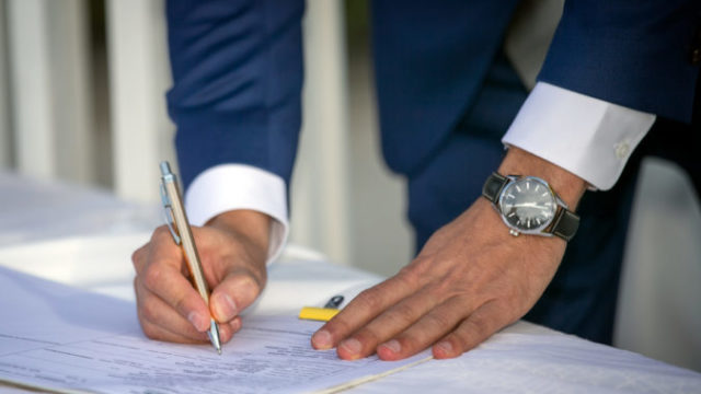 448232_podpis 676x453.jpg