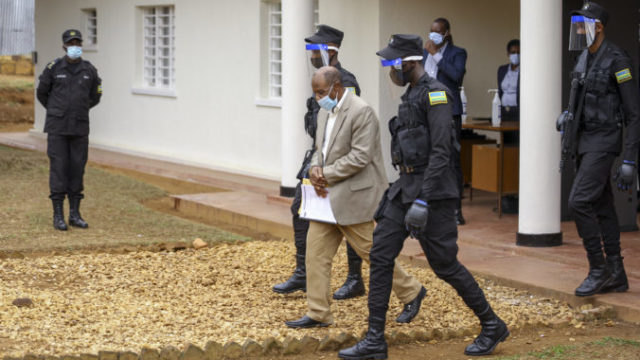 448249_rwanda_hotel_rwanda_arrest_97709 3e26a4aa7bba4c22bcf67400d9bc18c7 676x451.jpg