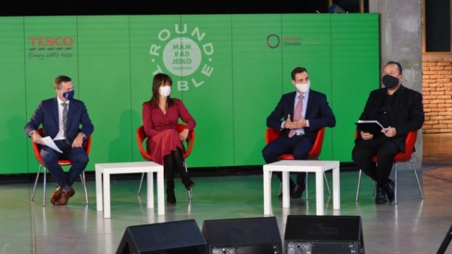 448928_foto tesco okruhly stol potravinovy odpad_29092020 676x449.jpg