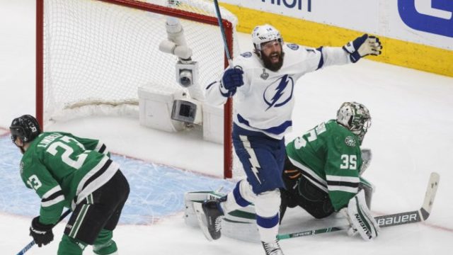 448958_stanley_cup_stars_lightning_hockey_54831 dd59d19e8569479f832cc5d2295ea02b min 676x474.jpg