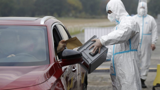 448983_virus_outbreak_czech_republic_elections_30345 39ab7b8b53d04d0e84c98ba0e9aef46e 676x414.jpg