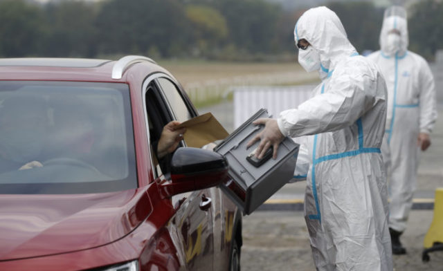 448983_virus_outbreak_czech_republic_elections_30345 39ab7b8b53d04d0e84c98ba0e9aef46e 676x414.jpg