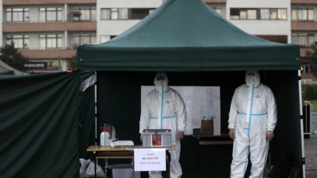 449124_virus_outbreak_czech_republic_elections_57674 96cd834b3aa243df9cf7250eef42011a 676x487.jpg