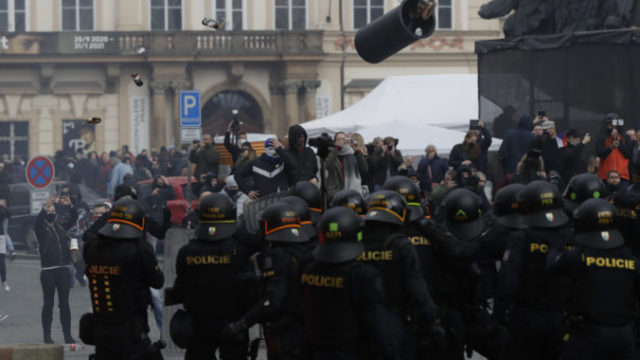 450580_aptopix_virus_outbreak_czech_republic_35765 14182c16c73b4bedb05fcb1a0a0b91d9 676x451.jpg