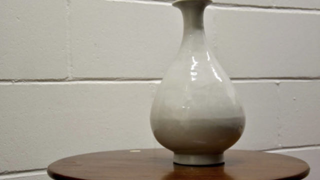 450893_britain_stolen_vase_69729 38f325d49235430d9babf9a3601c1688 676x451.jpg