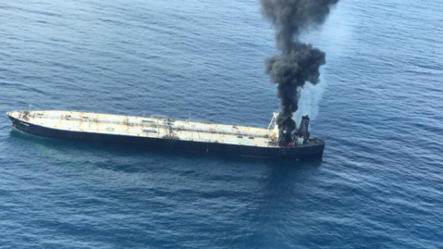 450909_sri_lanka_ship_fire_44850 843b3b5338a341188a4042b4194465d4 676x467.jpg
