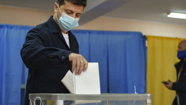 450915_ukraine_election_53072 a91f79d273b84e9db27d36373bb59346 676x511.jpg
