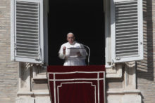 450951_vatican_pope_64596 f189accaa9d74d92891991d8cd70c6f6 676x451.jpg