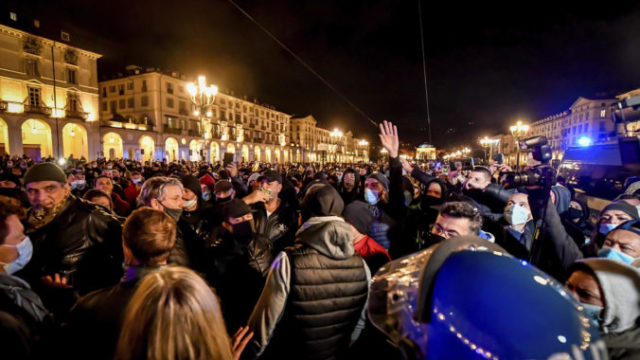 451047_virus_italy_outbreak_protest_80709 fca81a5a96984be0b50574e65af5b6a9 676x451.jpg
