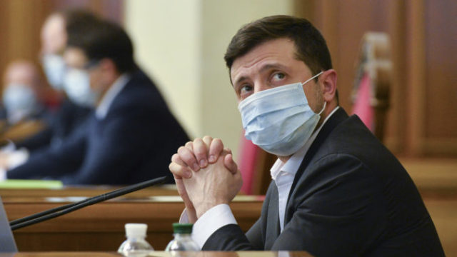 451803_virus_outbreak_ukraine_president_81430 dd422ee65ee24371bc77fbba878b9206 676x447.jpg