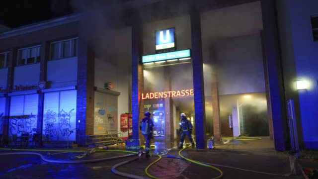 452123_germany_subway_station_fire_04214 0447a6a79a30446cb60db743efd9fef1 676x451.jpg
