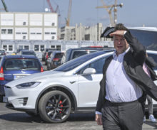 452603_germany_tesla_musk_81521 ec164a1617064fe9bebe7d94615d19dd 676x562.jpg