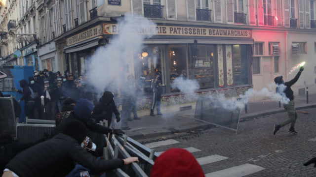 452830_france_law_protests_77785 92a979d983df44c0970fe44ca1858158 676x451.jpg
