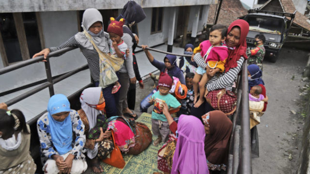 452901_indonesia_volcano_13116 c21673d445024ecd8c7ac7f73c91b364 676x451.jpg