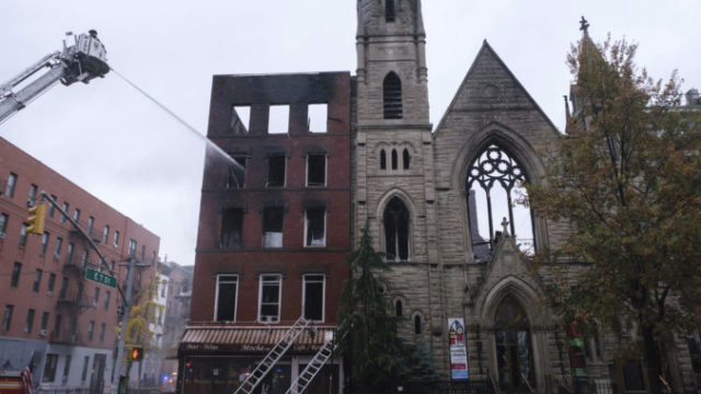 453245_aptopix_historic_church_fire_59058 b9fca45fad274332874de165b29c9b82 676x451.jpg