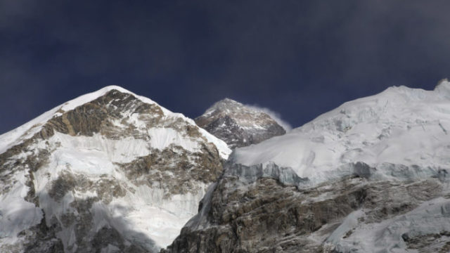 453428_nepal_everest 676x451.jpg