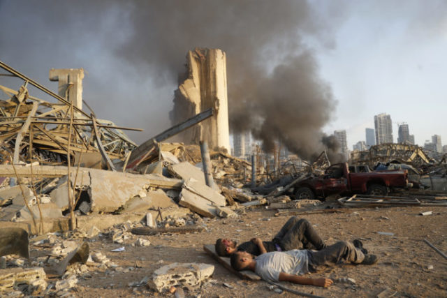 453548_lebanon_explosion_11230 5107b42ddc7645daabf830c49124a7d5 676x451.jpg