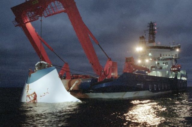 454011_sweden_ferry_disaster_63657 d0bab203569844c289f48eeb9da7b4d3 676x449.jpg