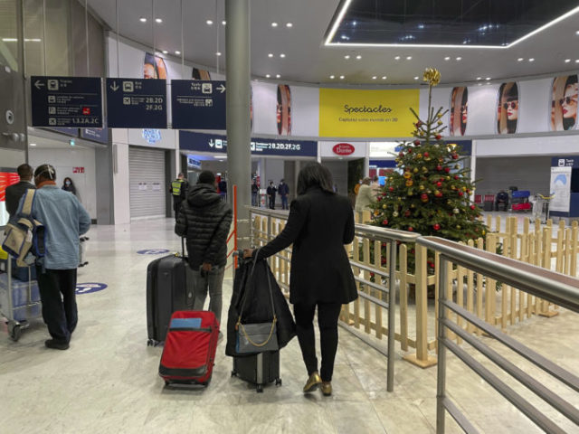 454223_virus_outbreak_holiday_travel_83188 ca2b62e1b7954e789ab13418b8e43e04 676x507.jpg