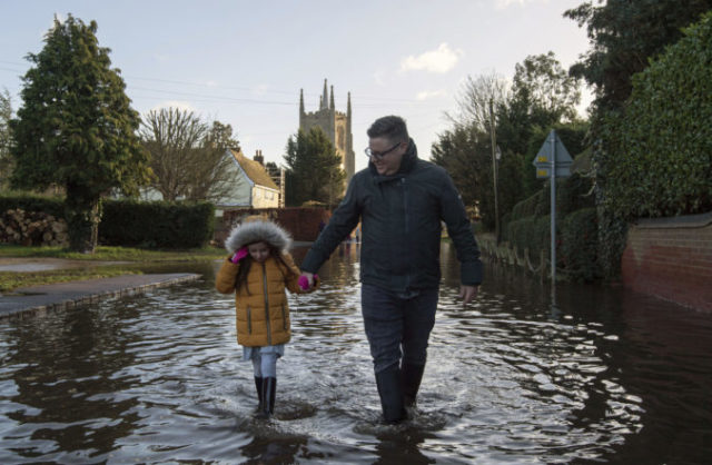 454388_britain_stormy_weather_74754 251c374266c7486688033d50ec7c19bf 676x441.jpg