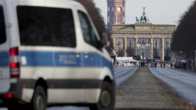 454584_berlin policia 676x446.jpg