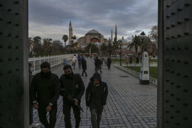 454603_virus_outbreak_turkey_22859 2f92a2e834b942dc83bbd2c4422fb96f 676x451.jpg